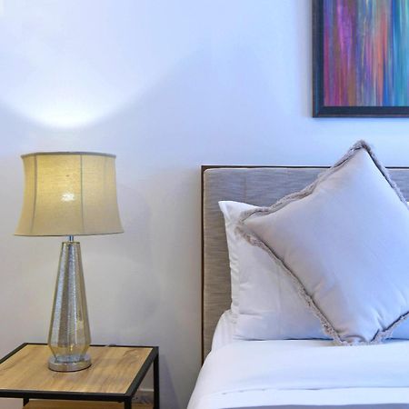 Milano Versace Suites Makati City Esterno foto