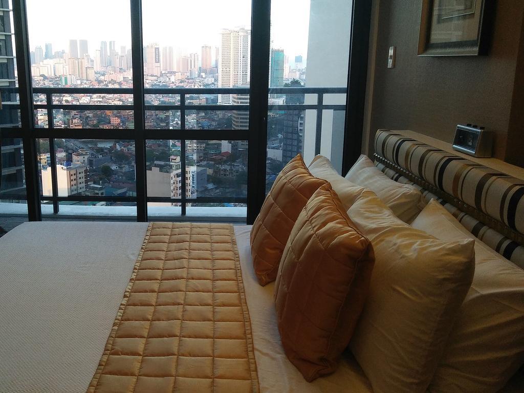 Milano Versace Suites Makati City Esterno foto