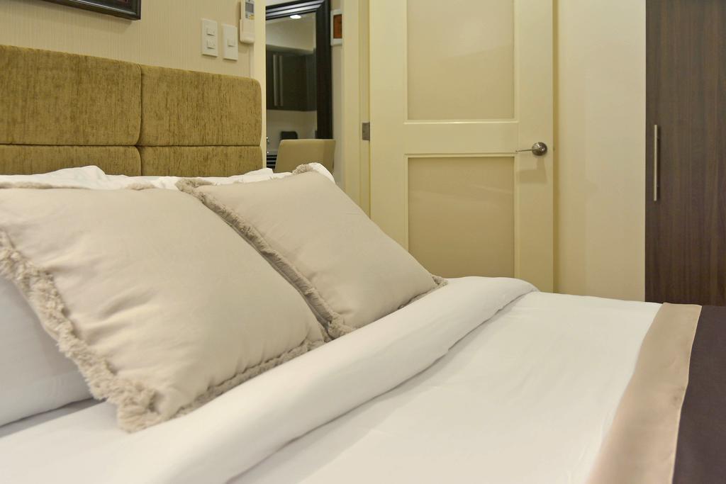 Milano Versace Suites Makati City Esterno foto