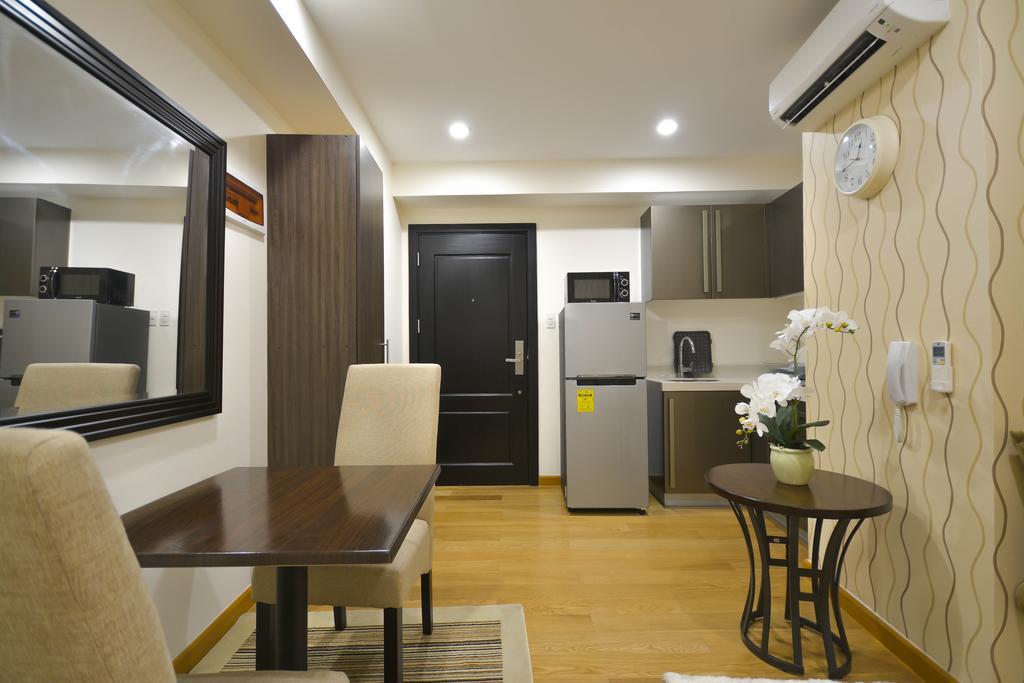 Milano Versace Suites Makati City Esterno foto