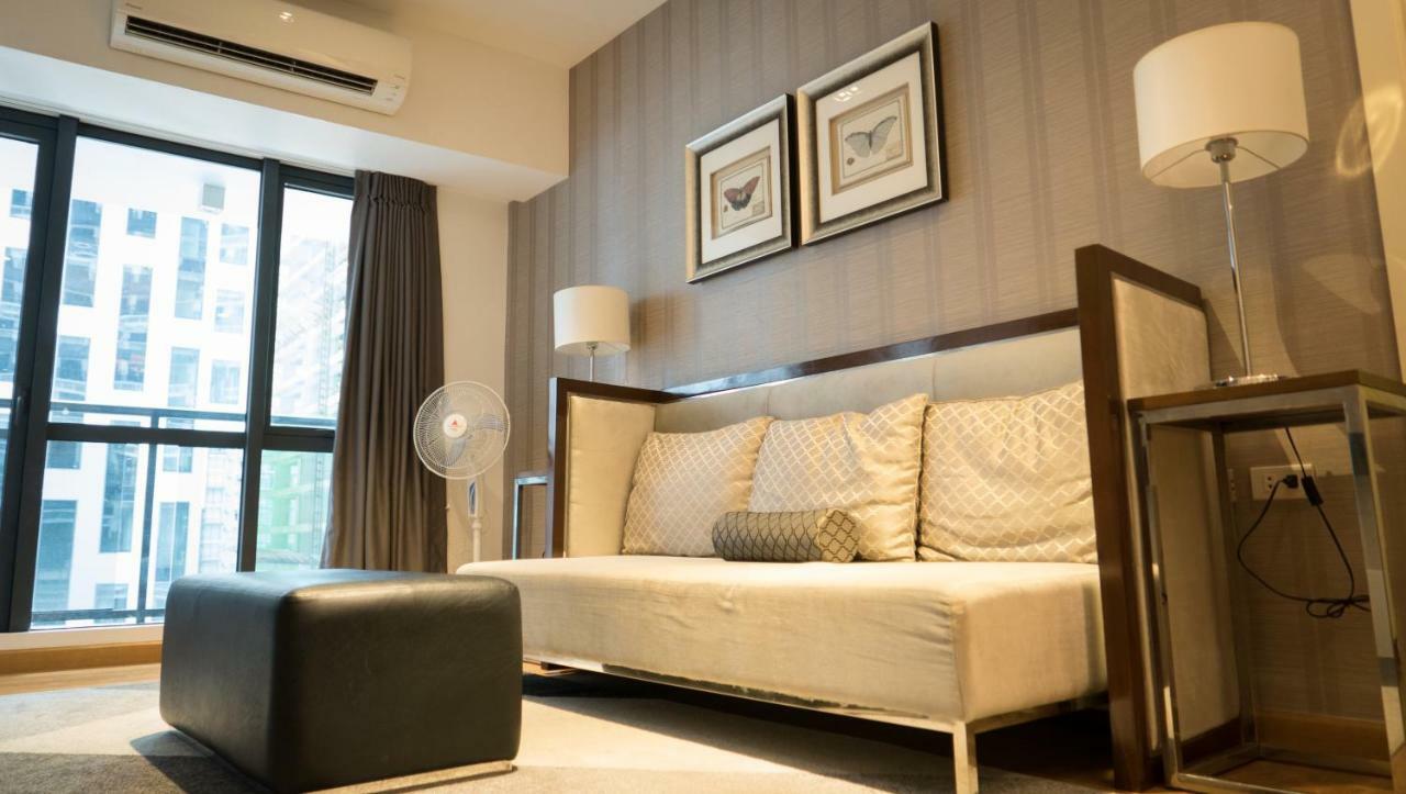 Milano Versace Suites Makati City Esterno foto