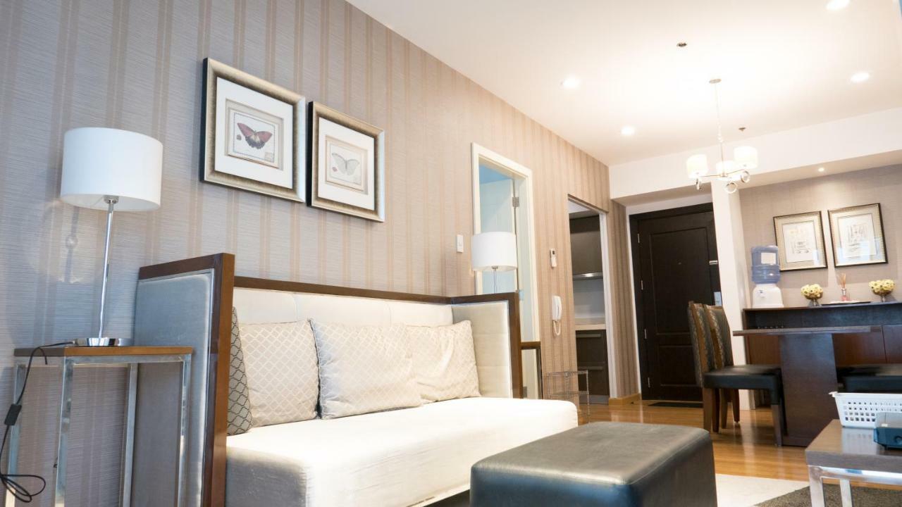 Milano Versace Suites Makati City Esterno foto