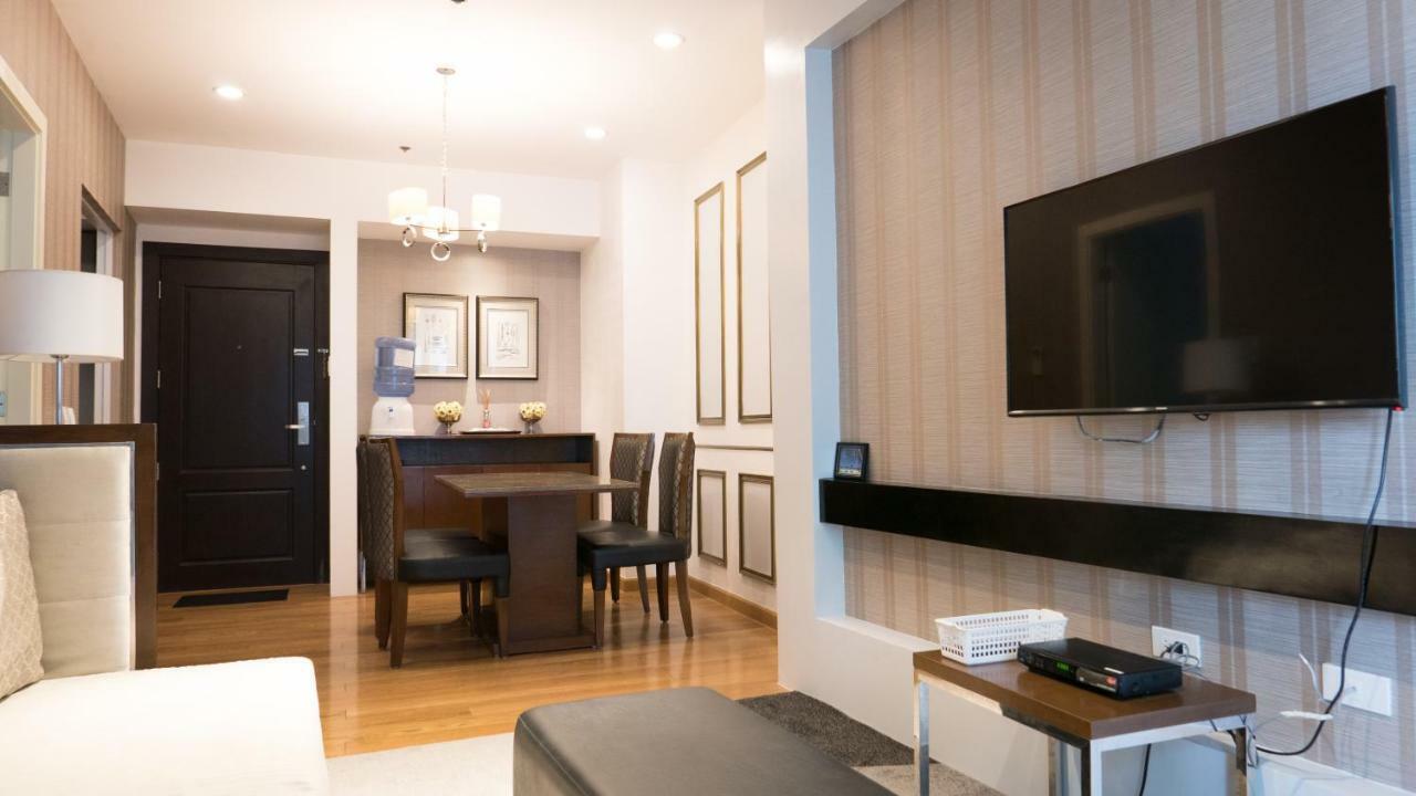 Milano Versace Suites Makati City Esterno foto
