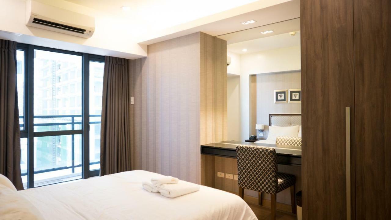 Milano Versace Suites Makati City Esterno foto