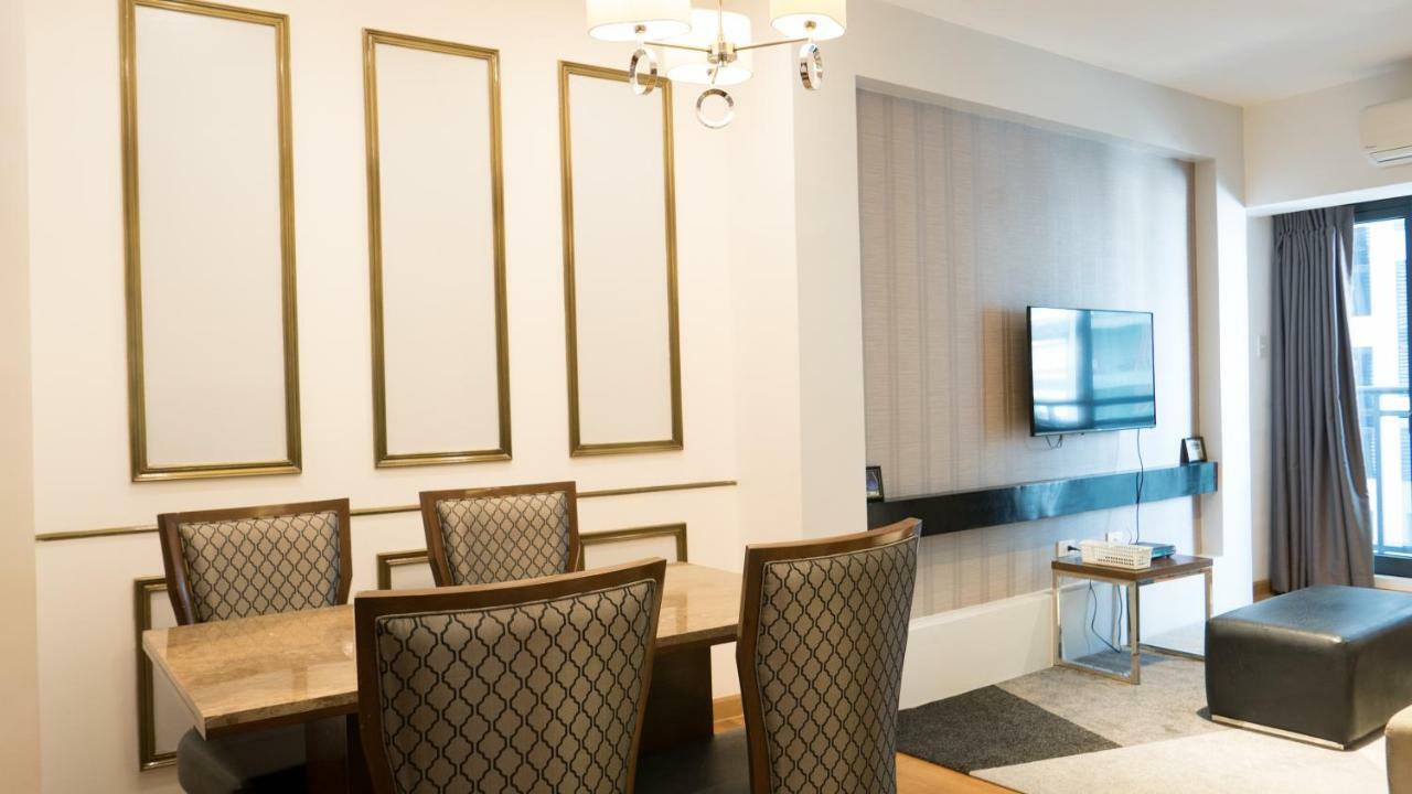 Milano Versace Suites Makati City Esterno foto
