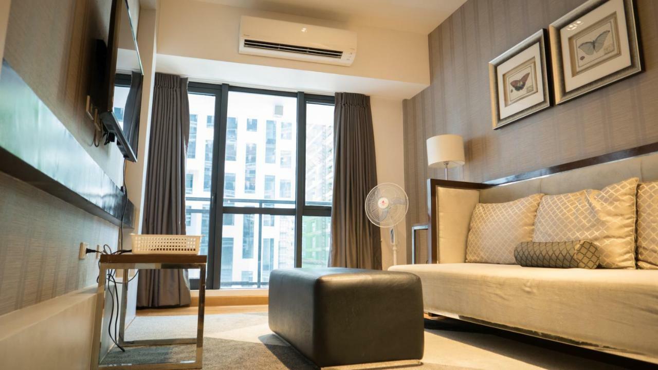 Milano Versace Suites Makati City Esterno foto